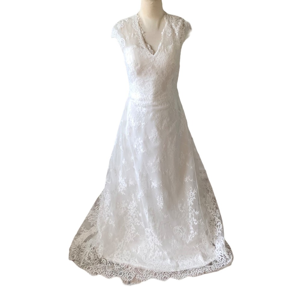 Stunning cap sleeve lace wedding gown